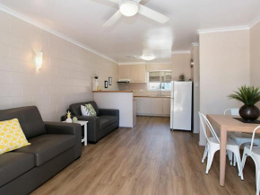 Mavic Court Unit 4 - Walk to Rainbow Bay Beach, Coolangatta and Tweed Heads